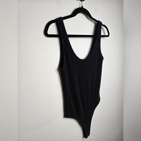 Vince Black Textured Ribbed Knit Thong Bodysuit Scoop Neck Low Cut Back Size M - Picture 3 of 8